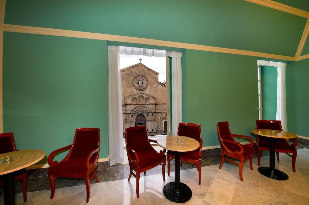 restaurant-cafeteria