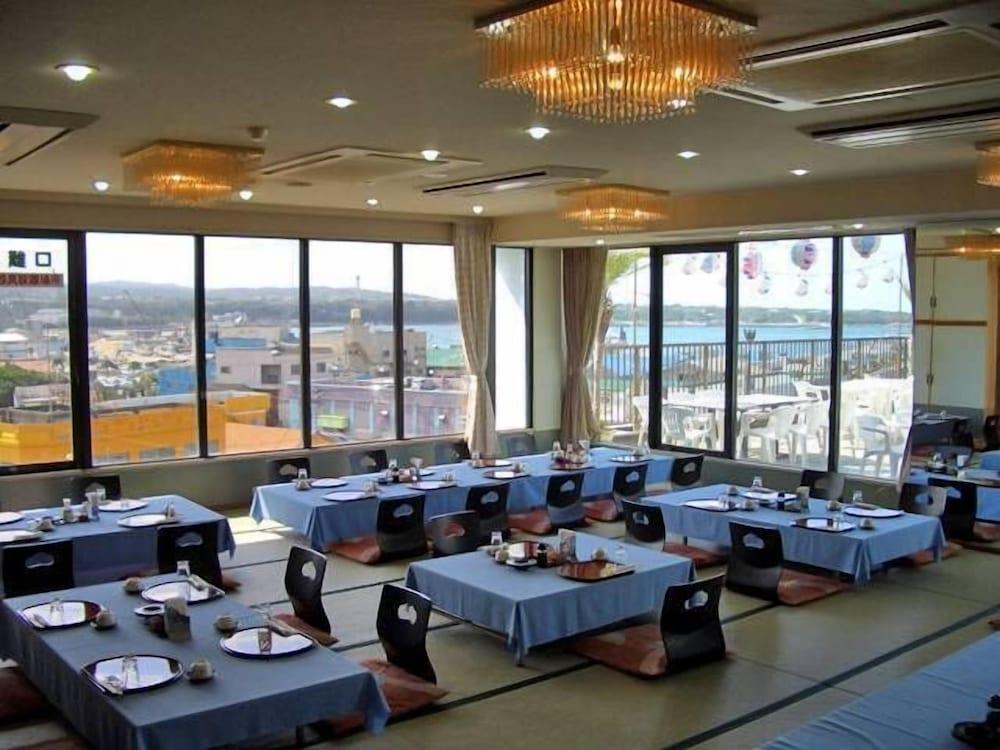 restaurant cafeteria