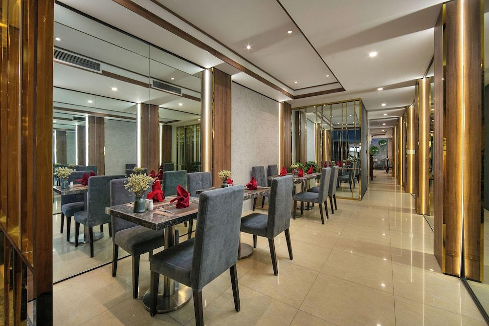 restaurant cafeteria