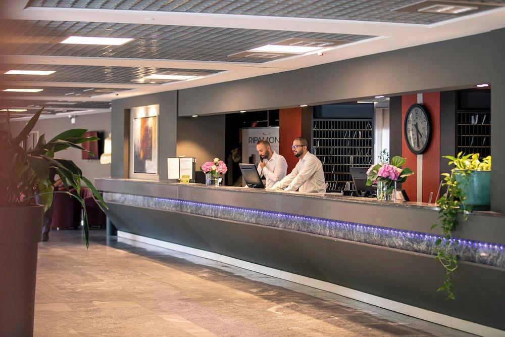 lobby