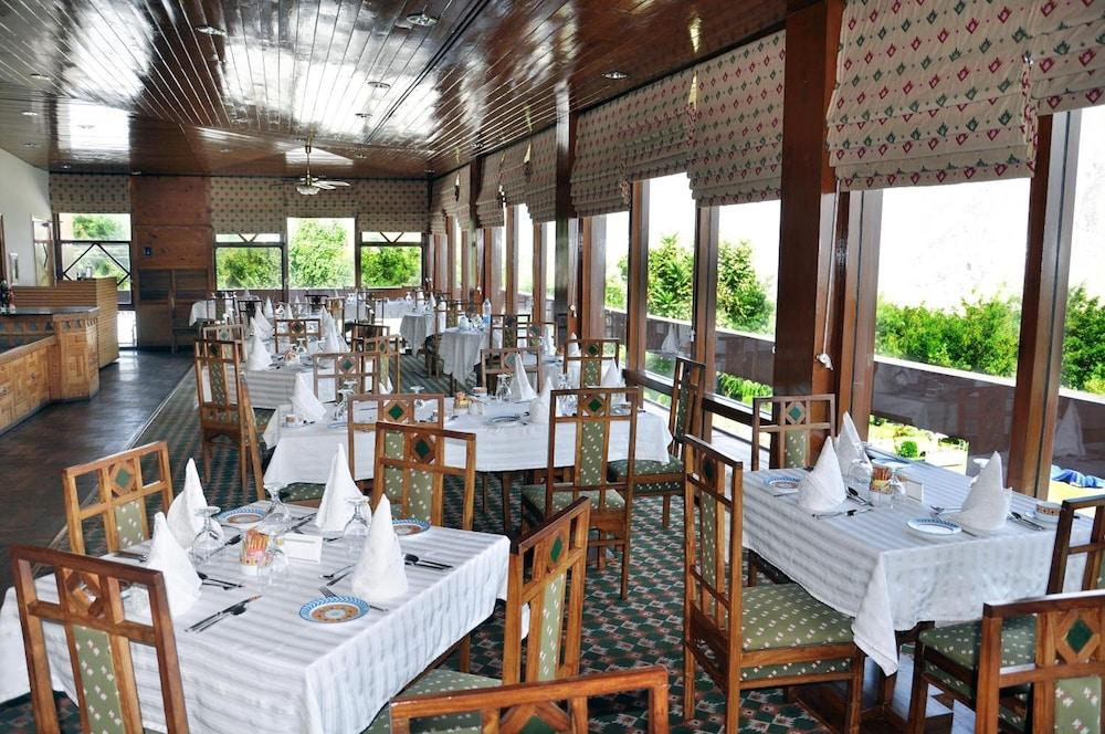 restaurant cafeteria