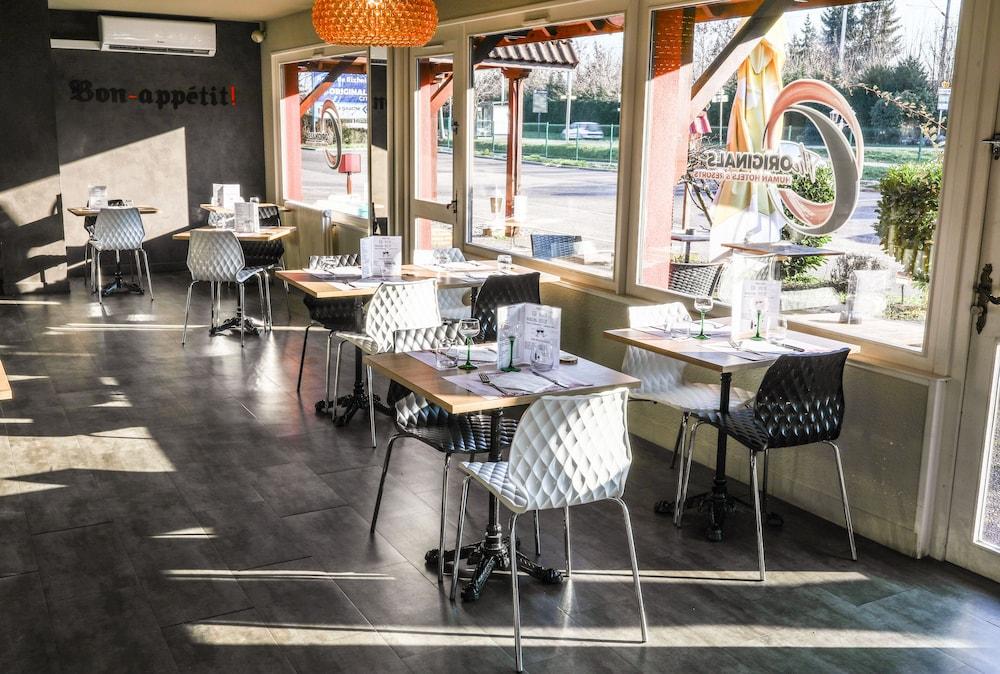 restaurant cafeteria