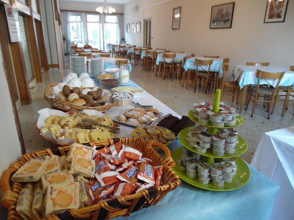 restaurant-cafeteria
