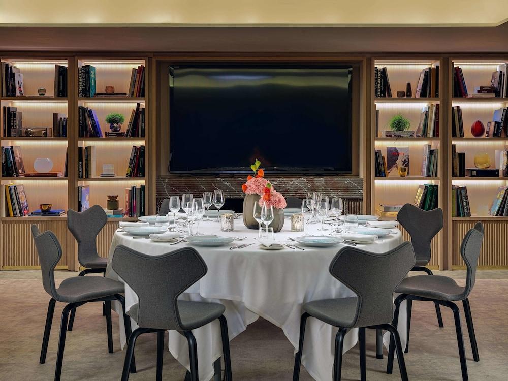 restaurant cafeteria