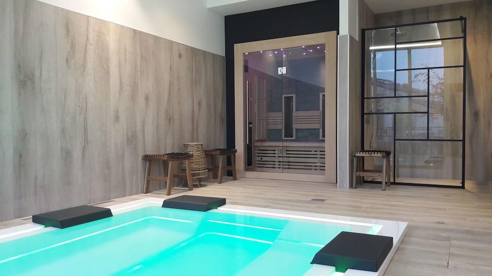 swimming pool spa