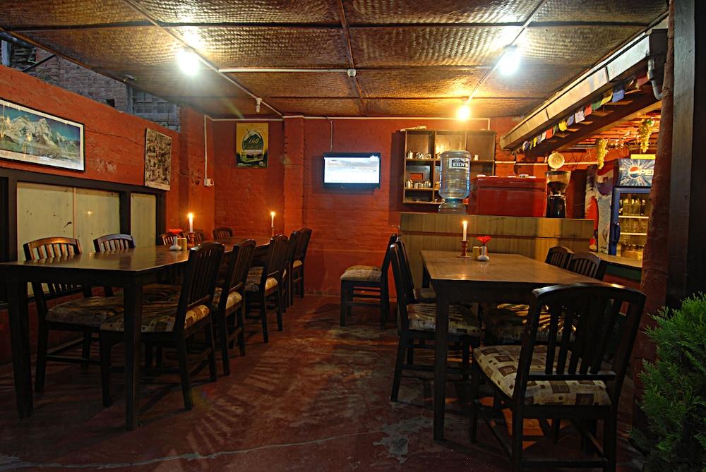 restaurant-cafeteria