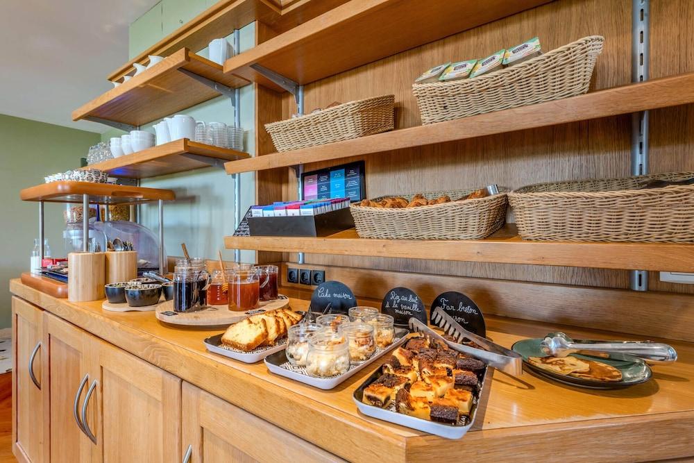 restaurant cafeteria