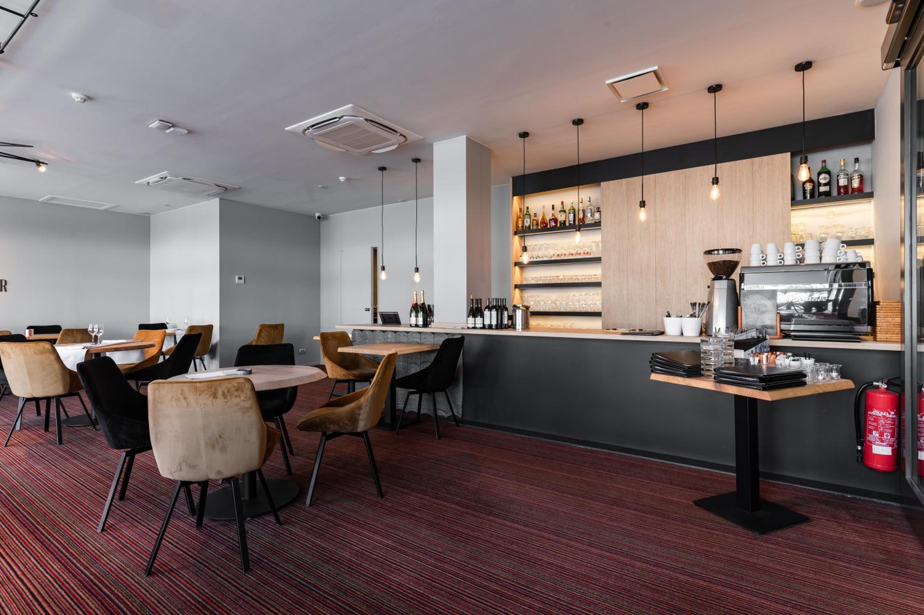 restaurant cafeteria