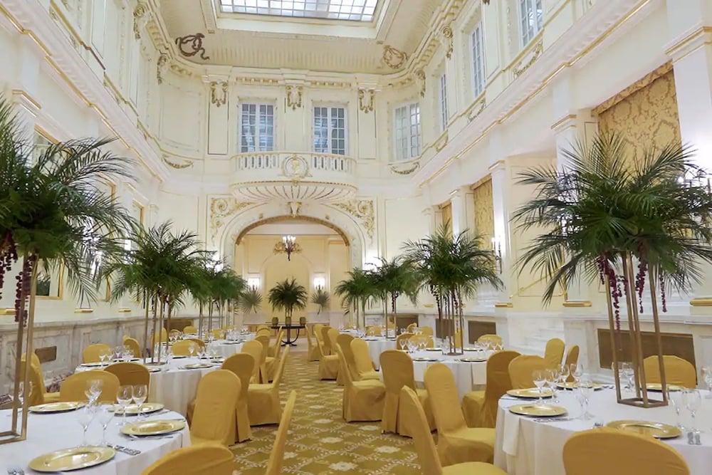 restaurant cafeteria
