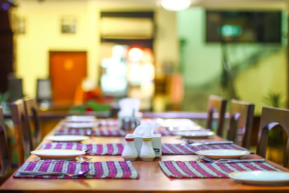 restaurant cafeteria