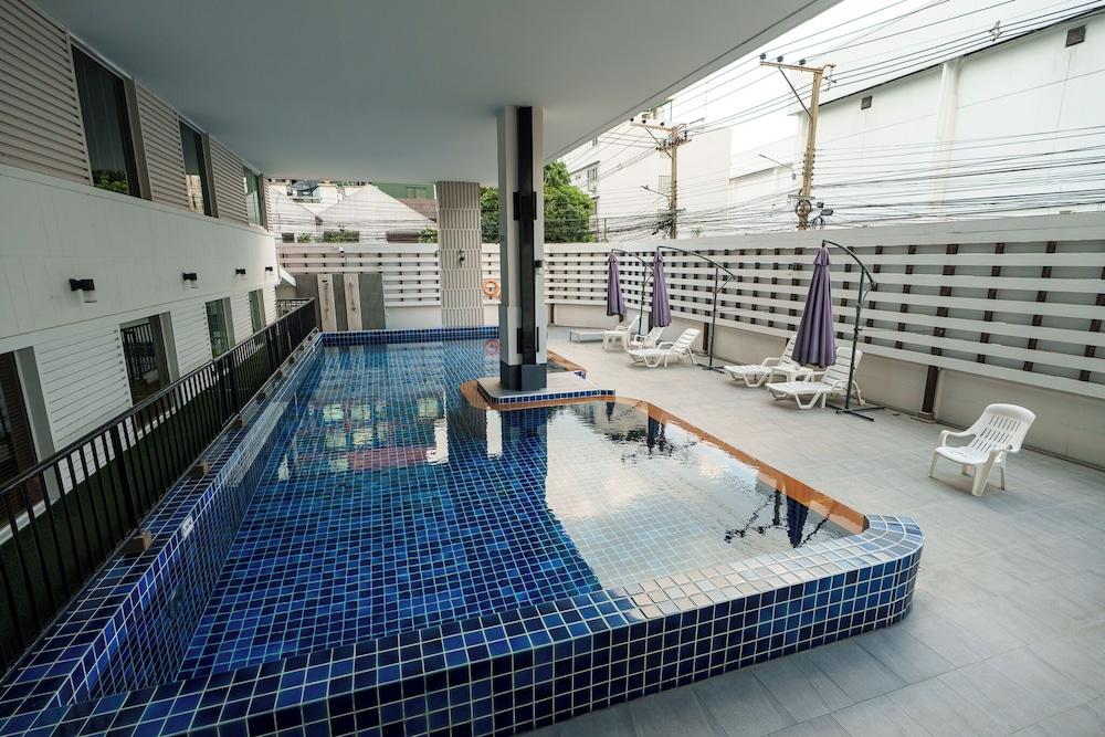 swimming pool spa