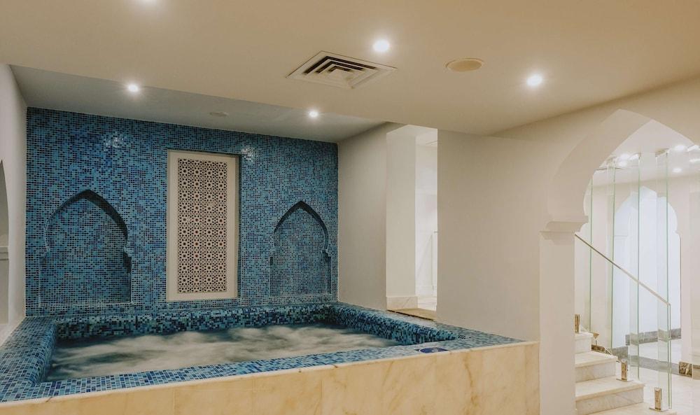 swimming pool spa