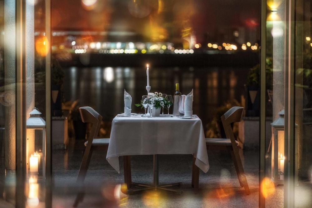 restaurant cafeteria