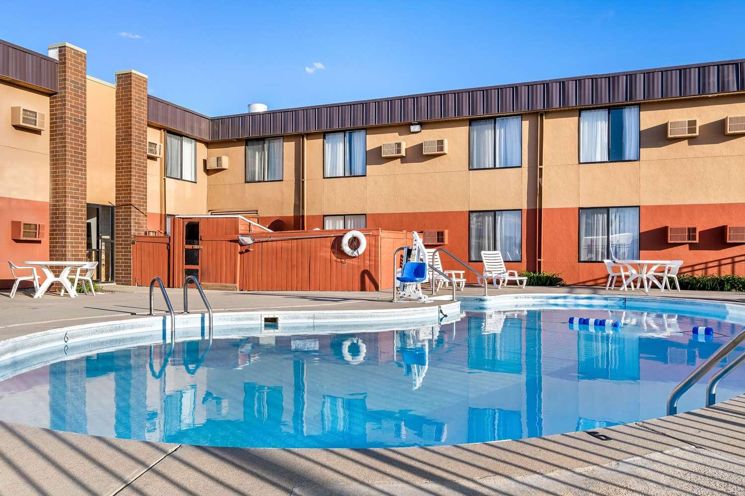 swimming pool spa