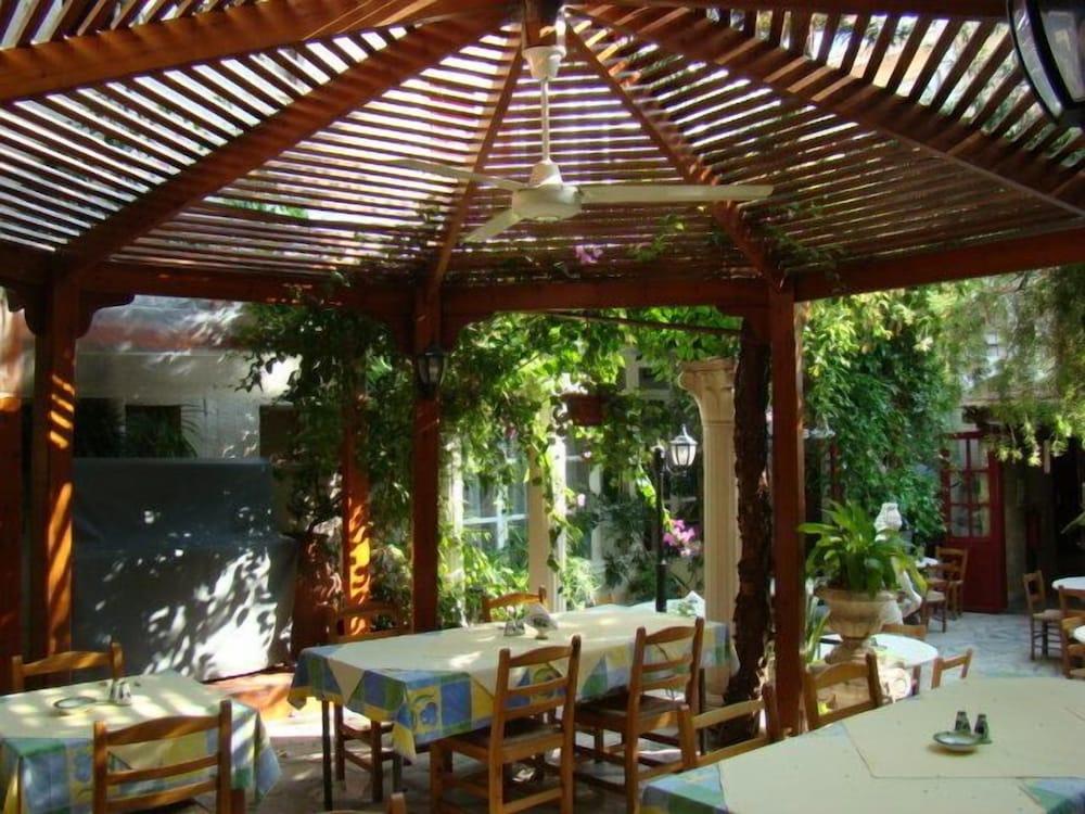 restaurant cafeteria