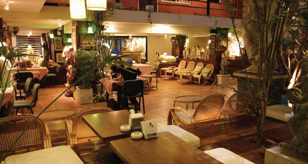 restaurant cafeteria