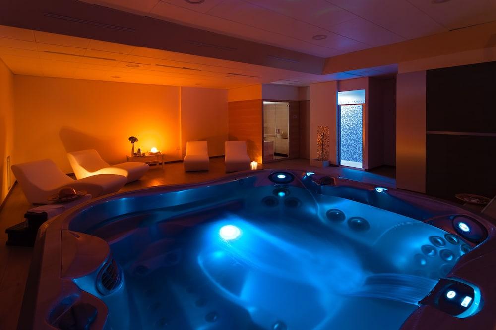 swimming pool spa