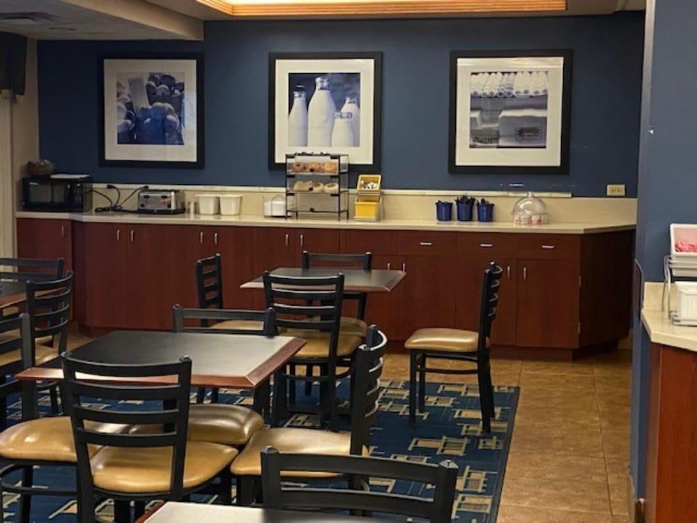 restaurant cafeteria