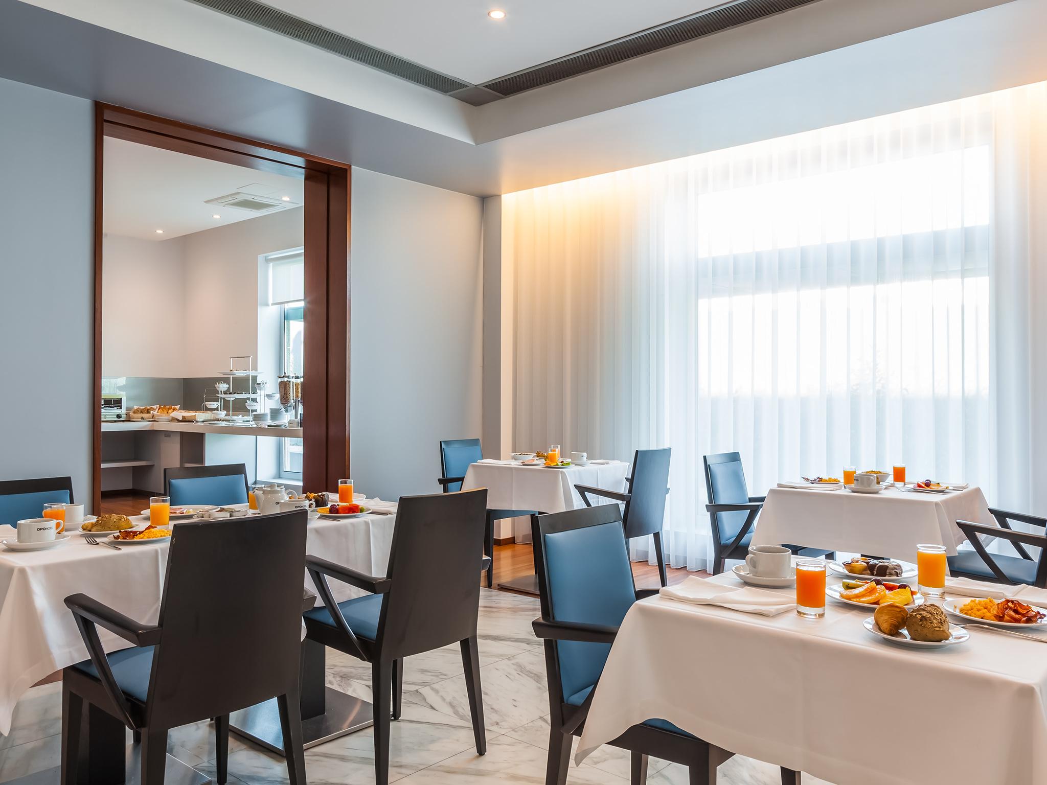 restaurant cafeteria