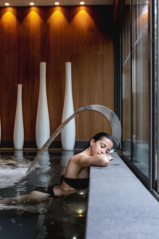 swimming pool spa