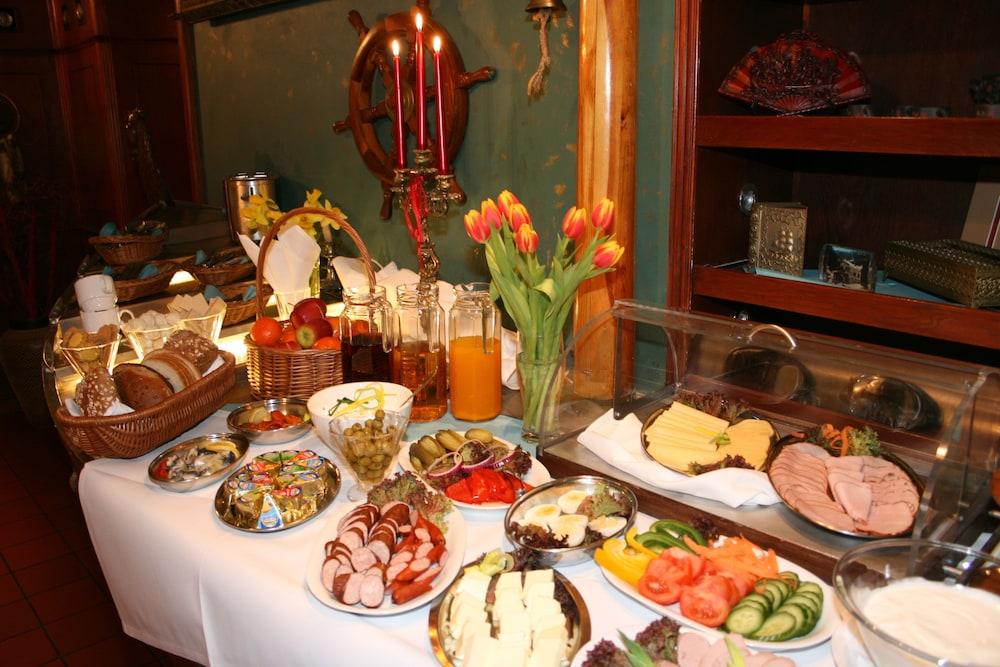 restaurant cafeteria