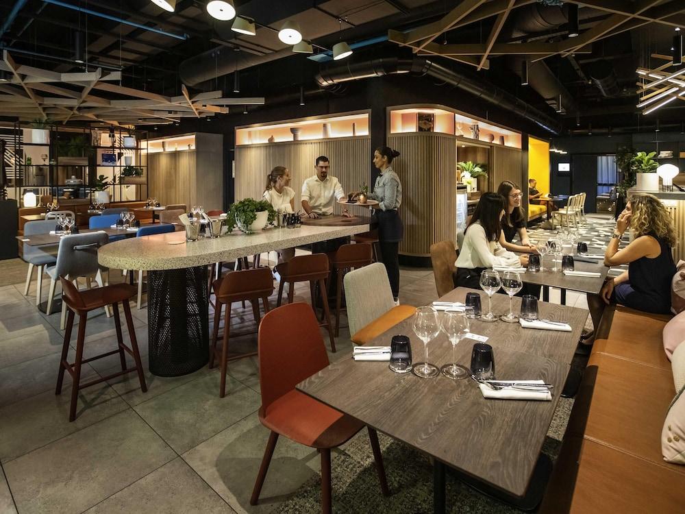 restaurant cafeteria