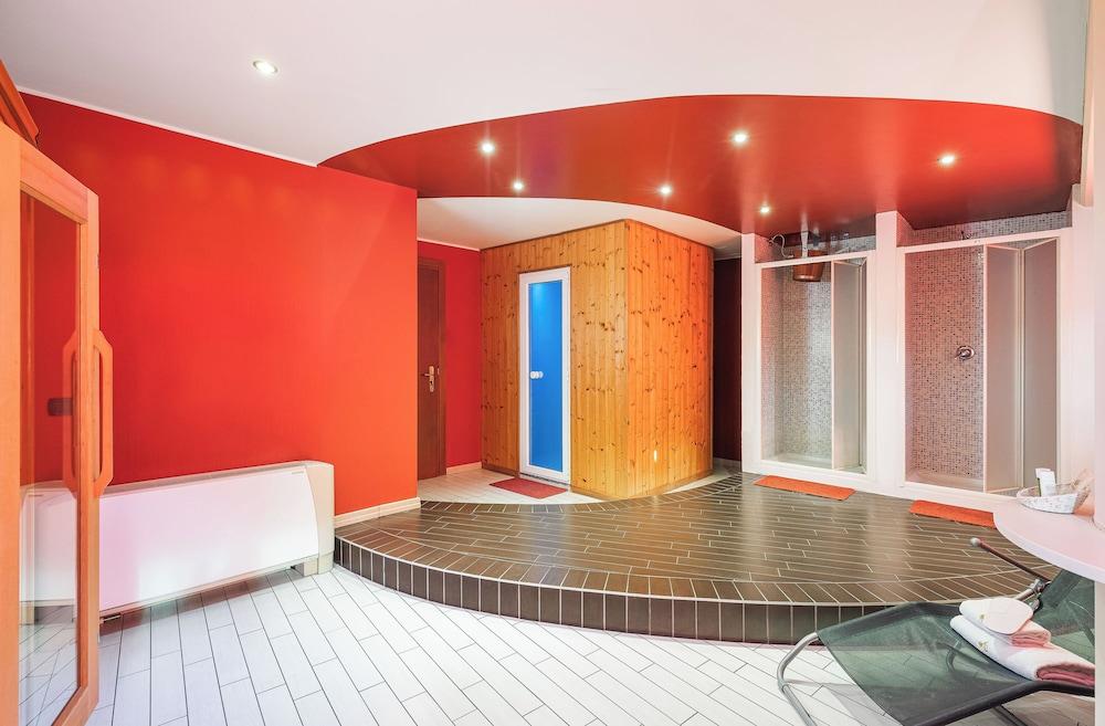 swimming pool spa
