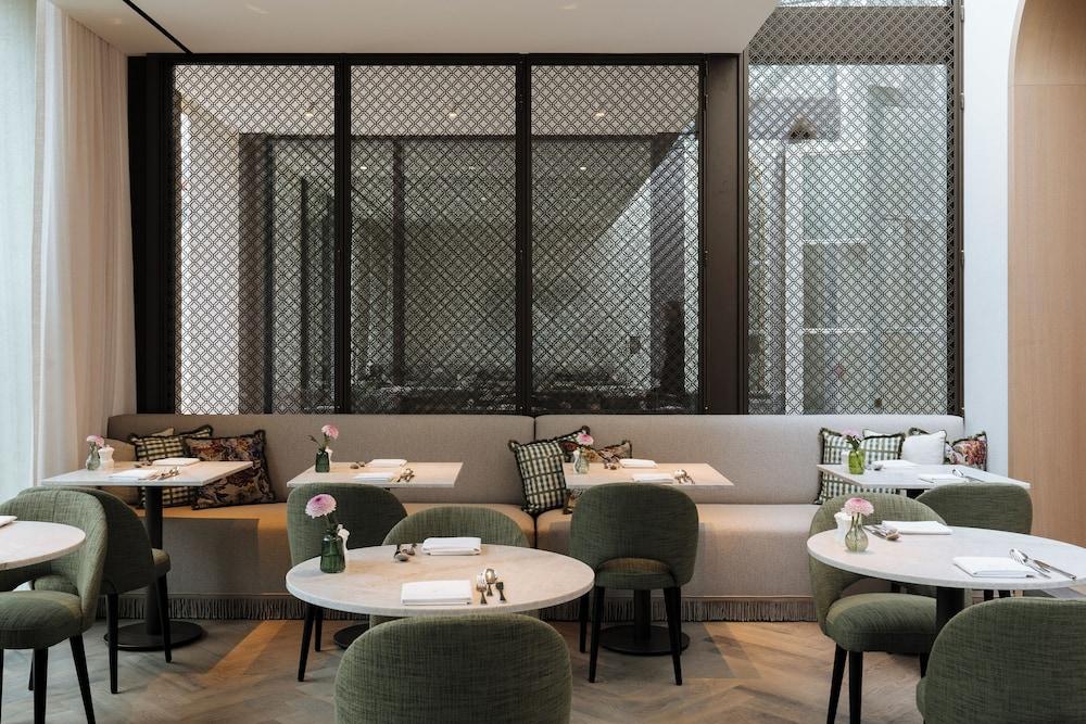 restaurant cafeteria