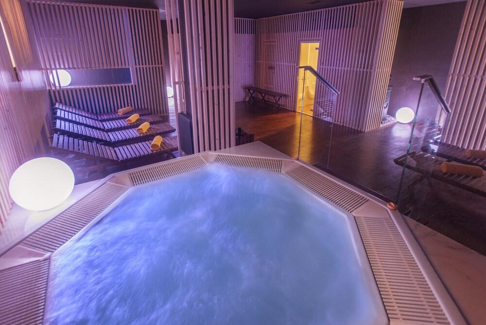 swimming pool spa