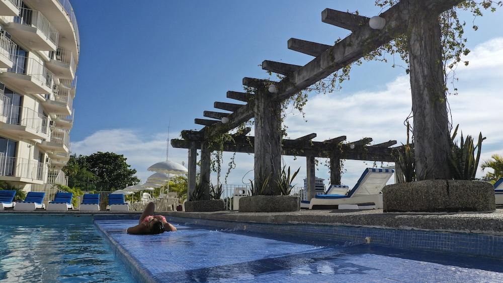 swimming pool spa