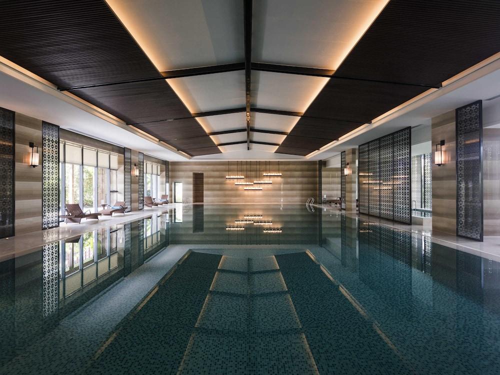 swimming pool spa