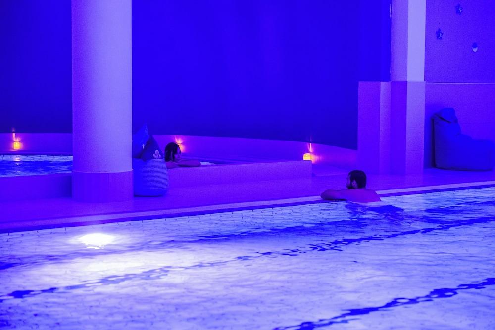 swimming pool spa