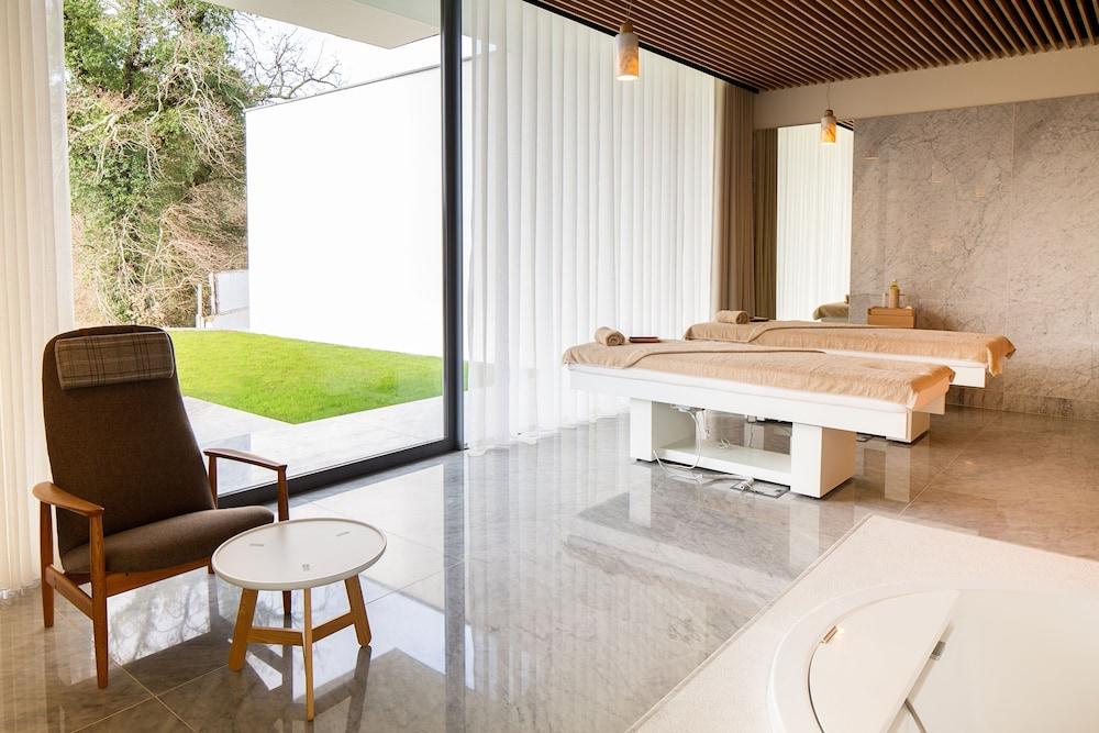 swimming pool spa