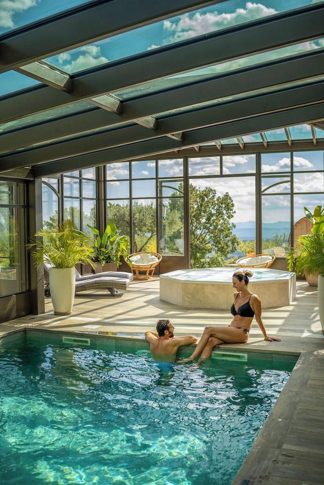 swimming pool spa