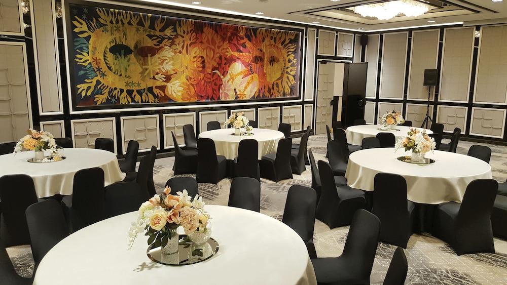 restaurant cafeteria