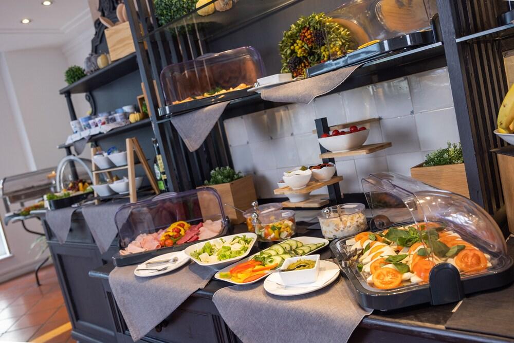 restaurant cafeteria