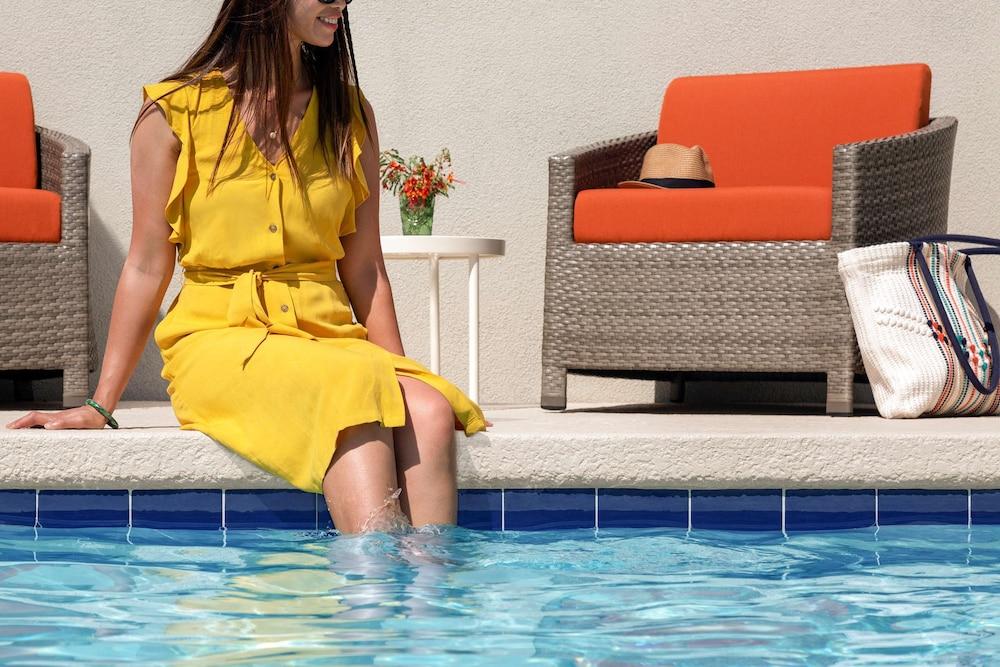 swimming pool spa