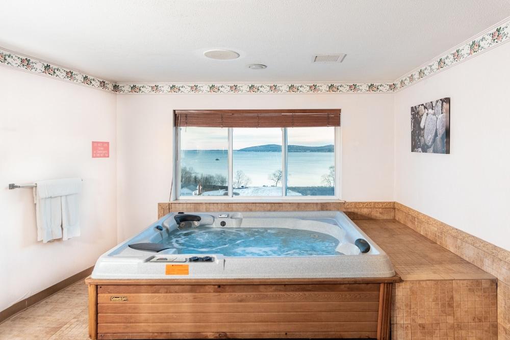 swimming pool spa