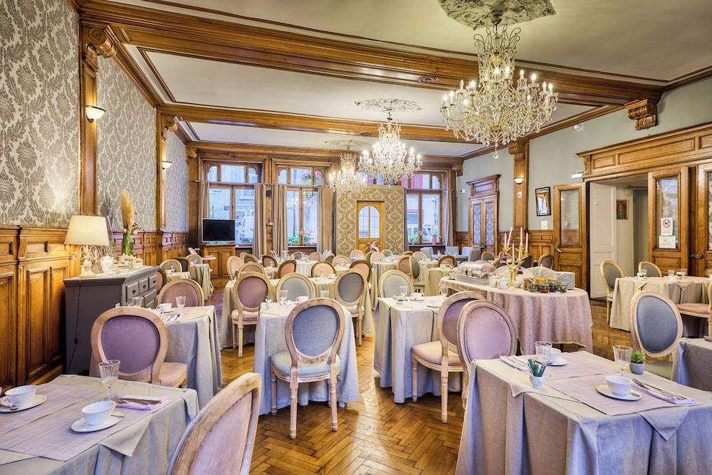 restaurant cafeteria