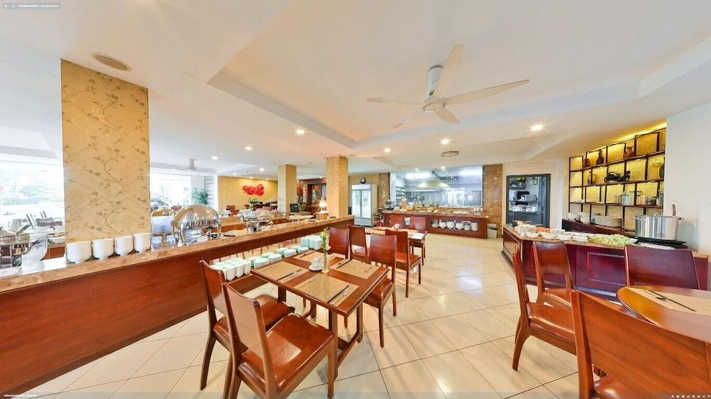 restaurant cafeteria