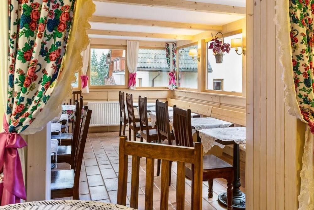 restaurant cafeteria