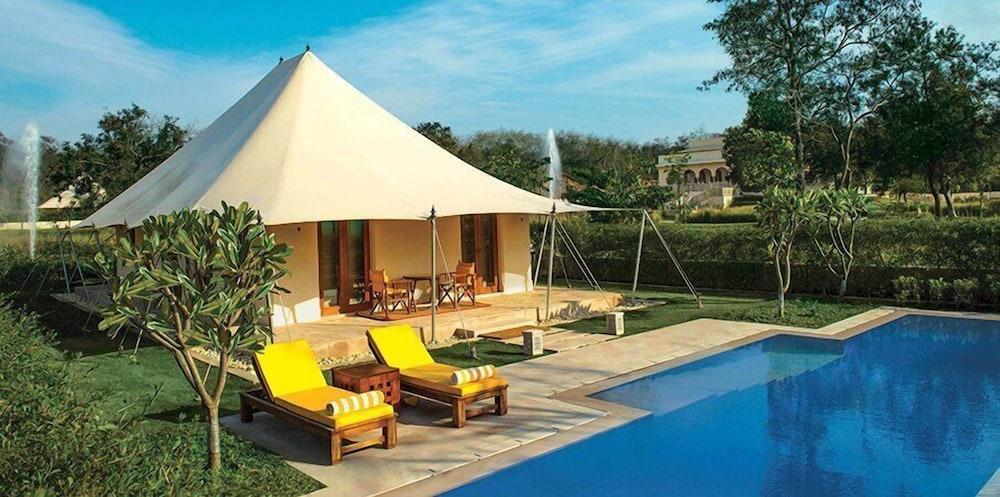 swimming pool spa