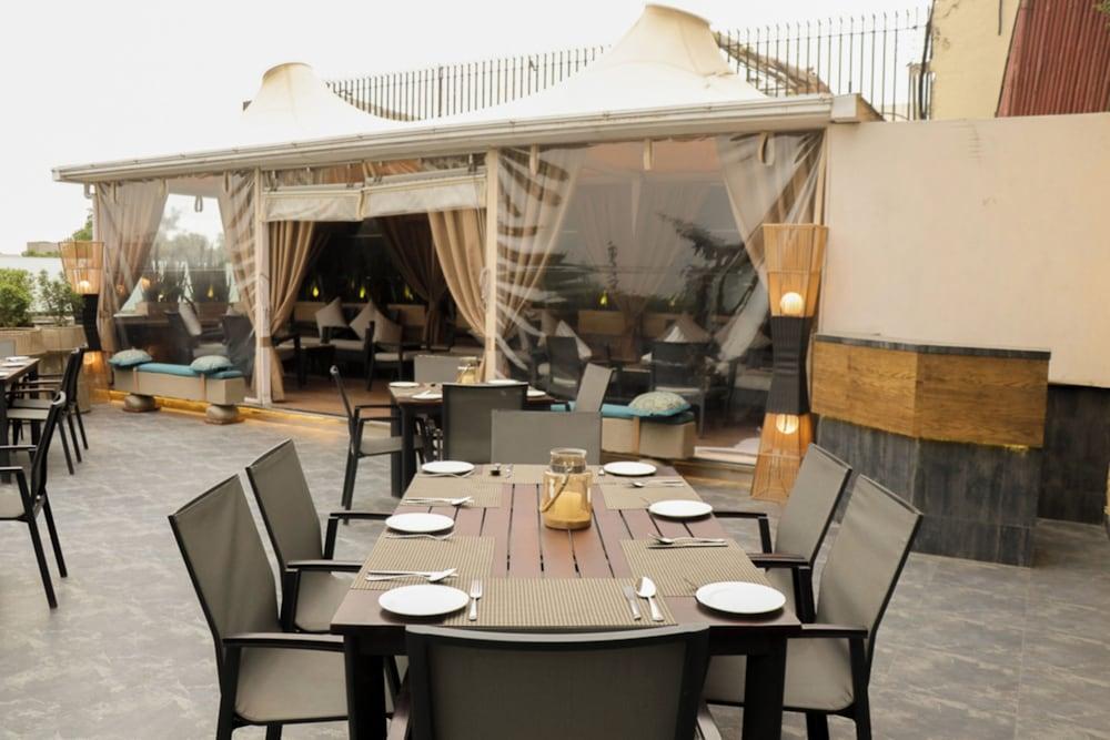 restaurant cafeteria