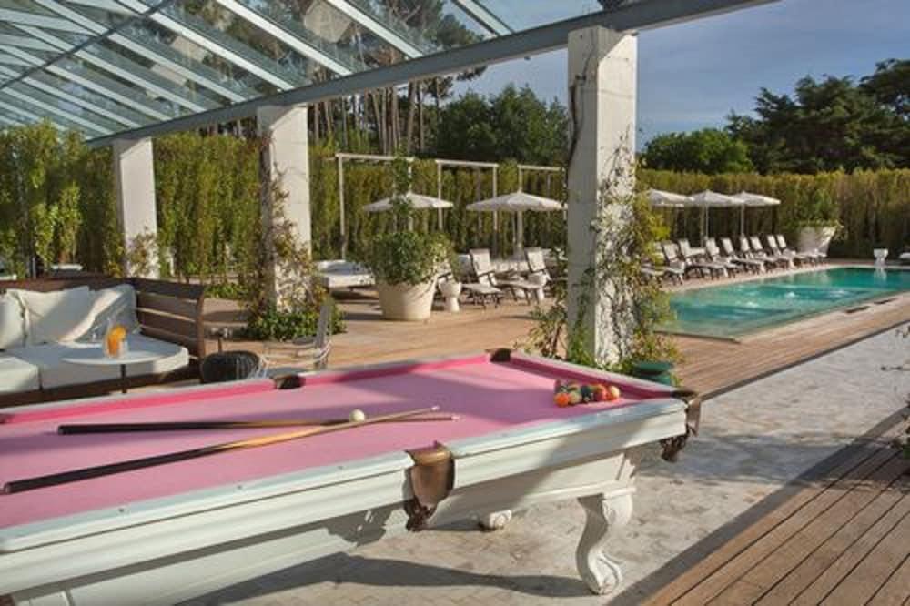 swimming pool spa