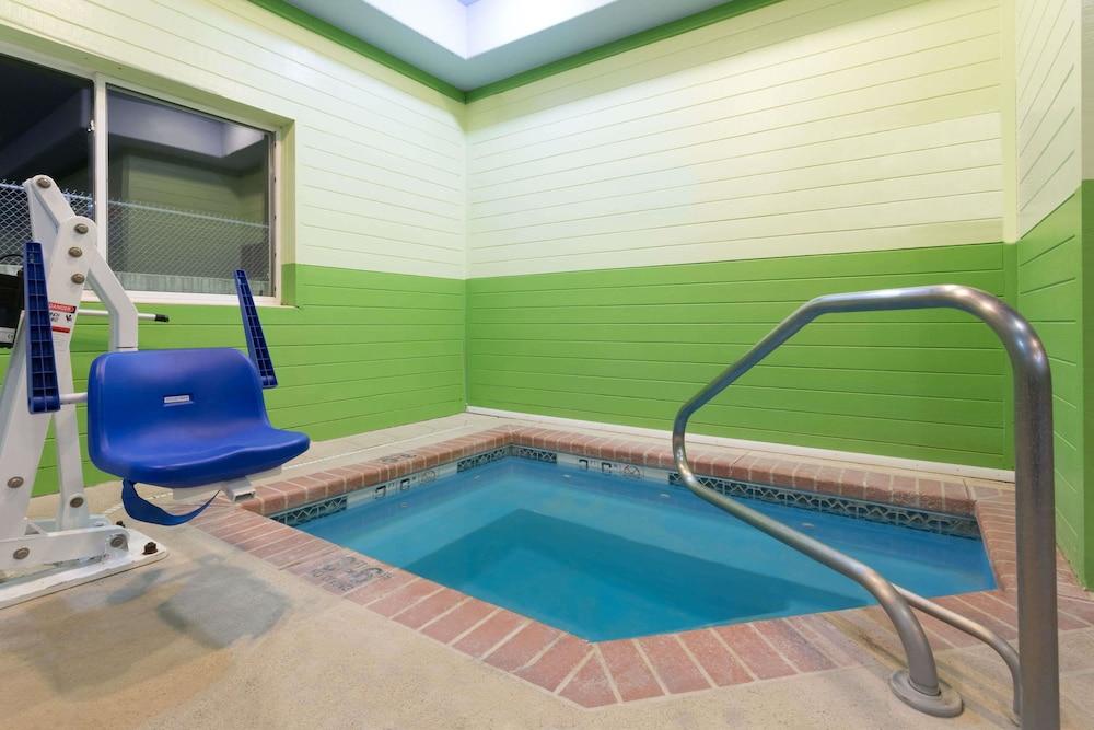 swimming pool spa