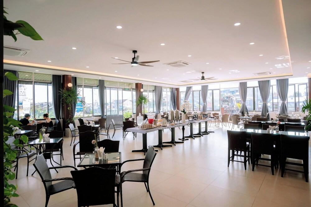 restaurant cafeteria