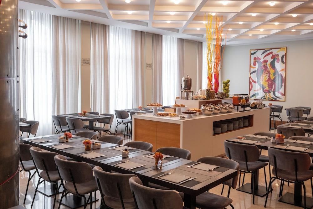 restaurant cafeteria