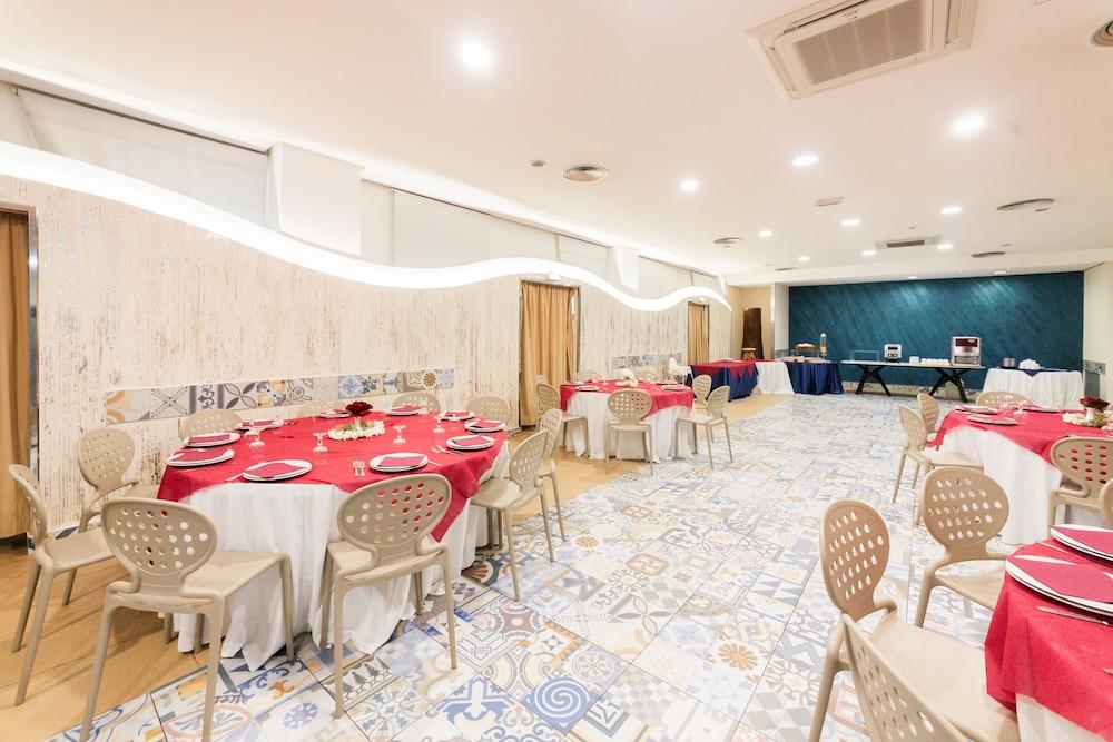 restaurant cafeteria