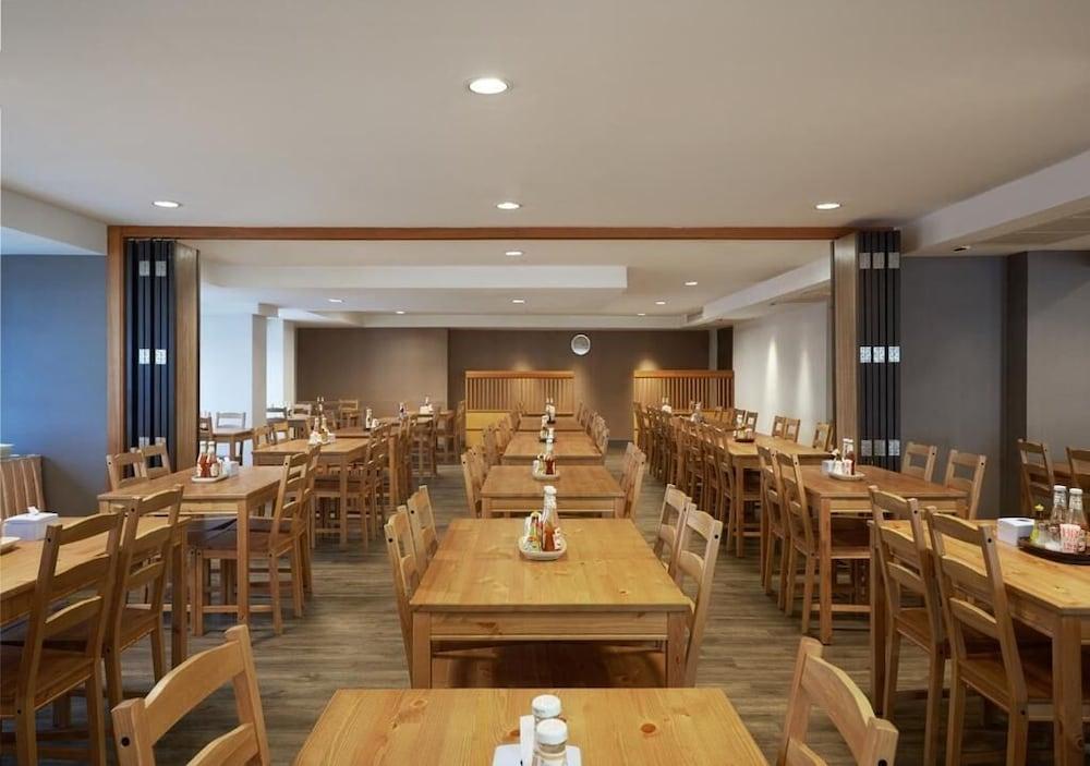 restaurant cafeteria