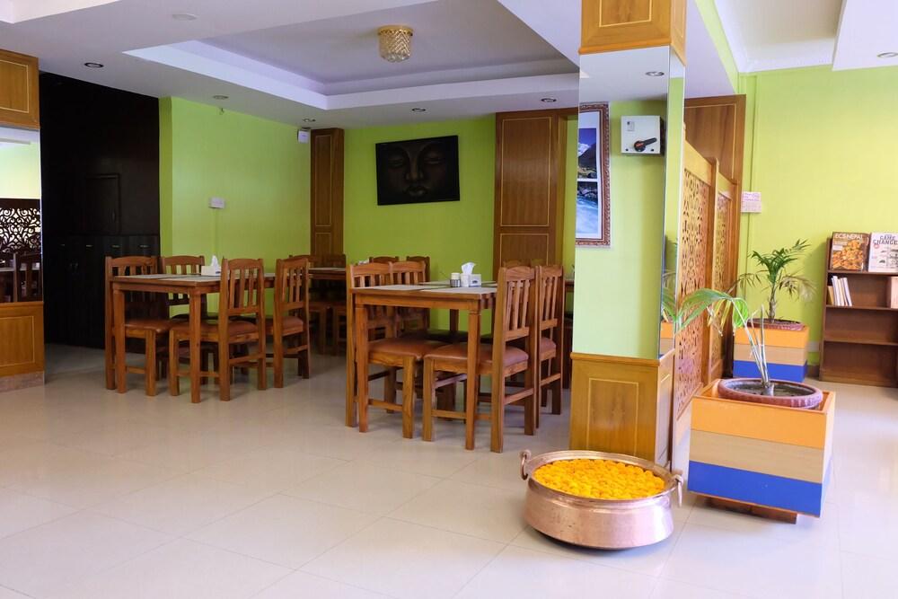 restaurant cafeteria